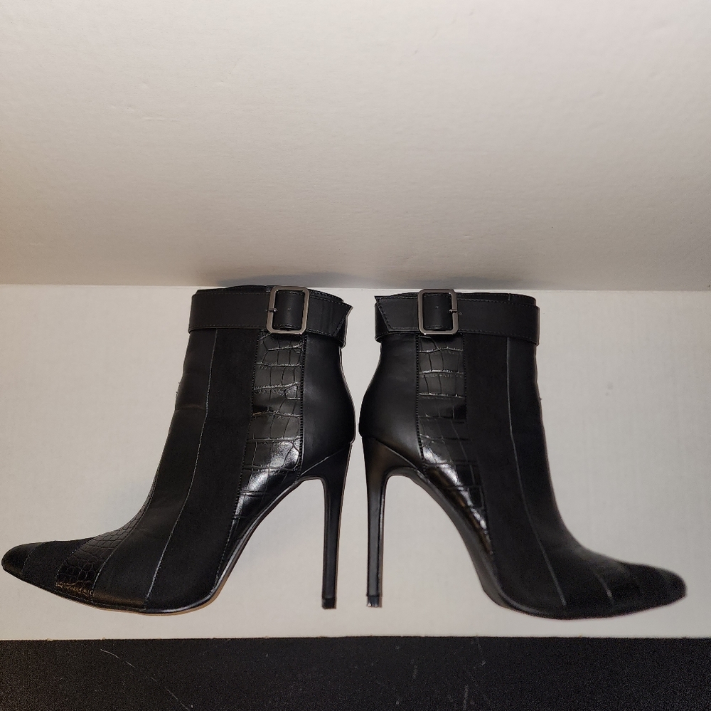 Shoedazzle Black booties